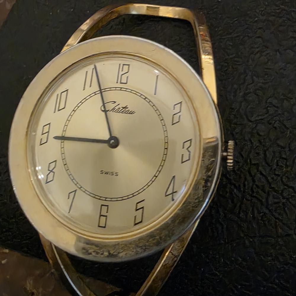 Beautiful Vintage Chateau Gold Tone Wristwatch with Cream Dial
